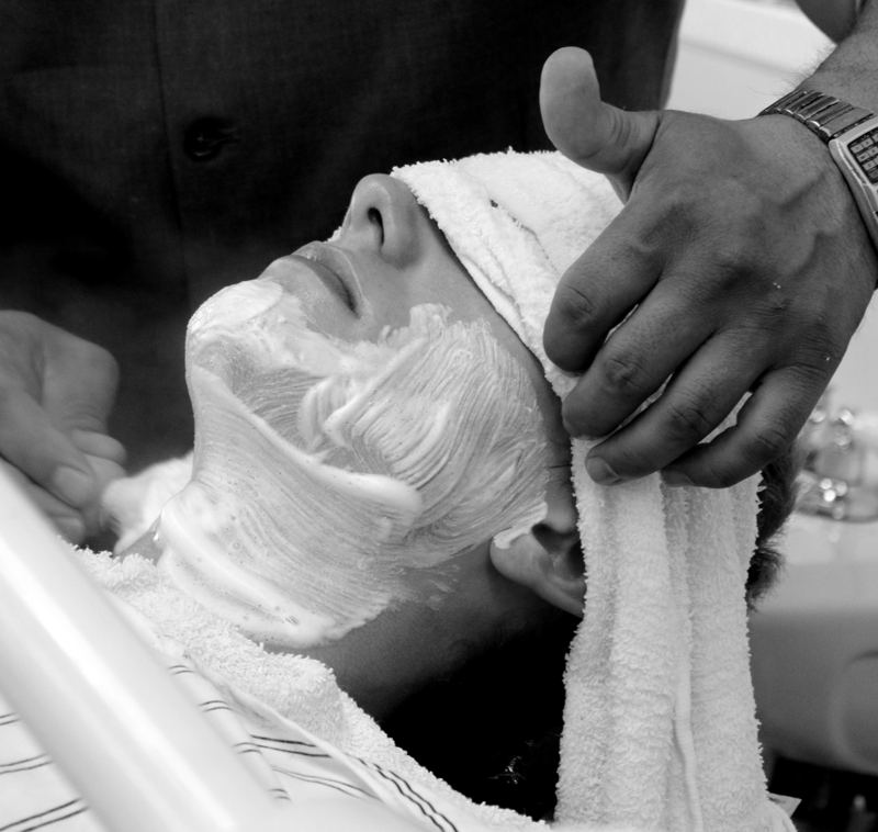 Rasage traditionnel à la serviette chaude